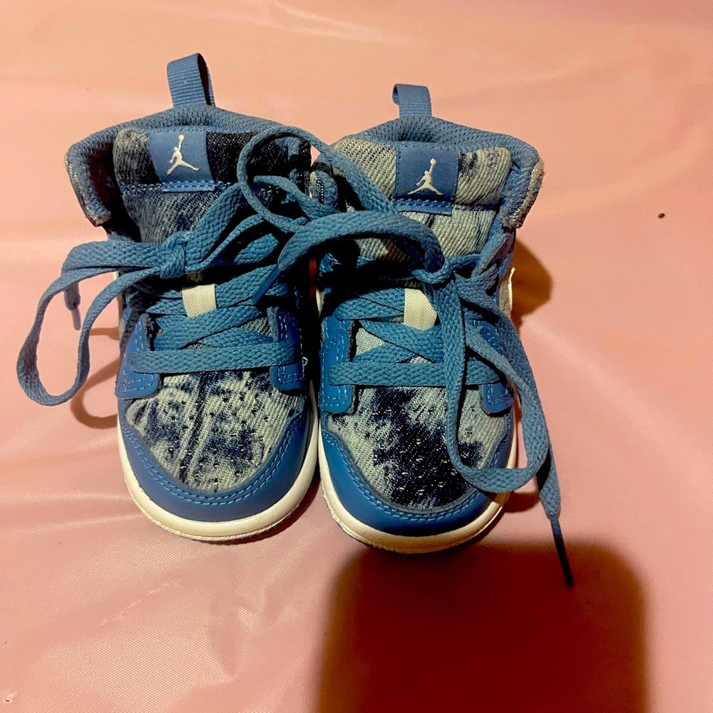 Nike Blue 4c